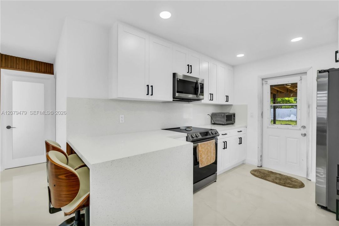 For Rent: $2,790 (2 beds, 1 baths, 720 Square Feet)