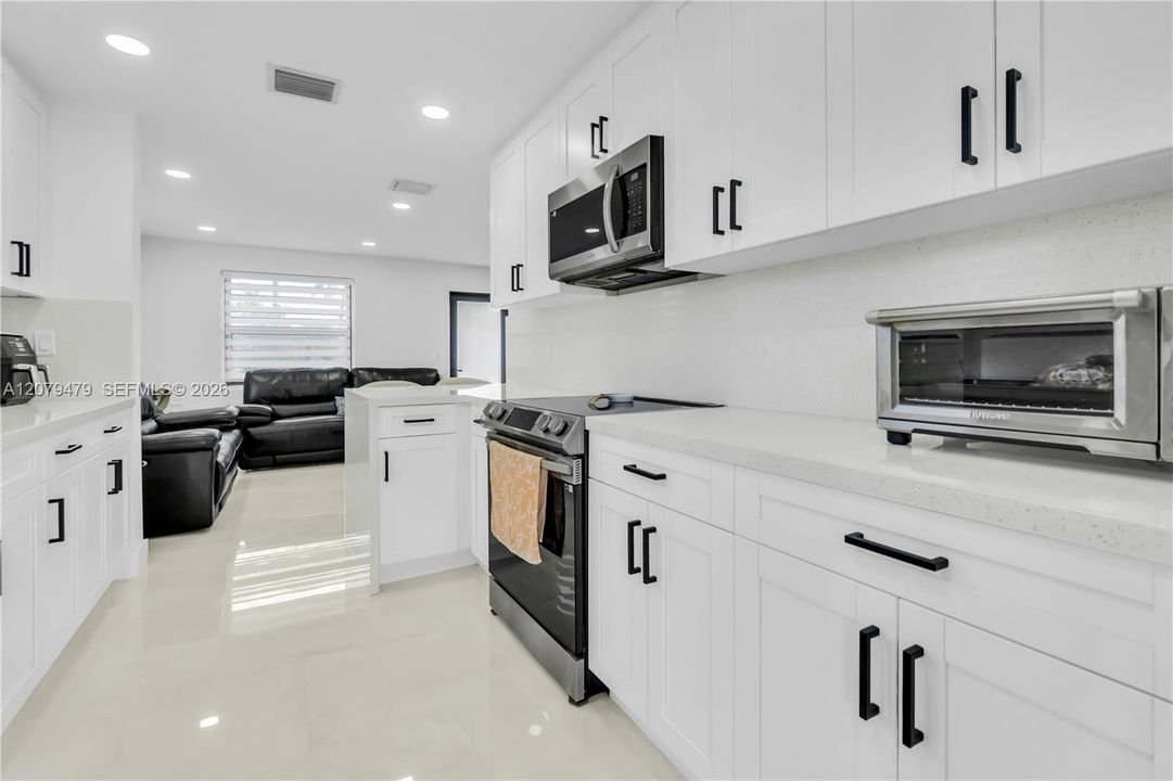 For Rent: $2,790 (2 beds, 1 baths, 720 Square Feet)