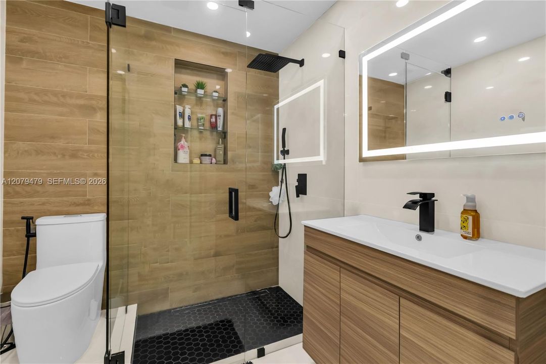 For Rent: $2,790 (2 beds, 1 baths, 720 Square Feet)