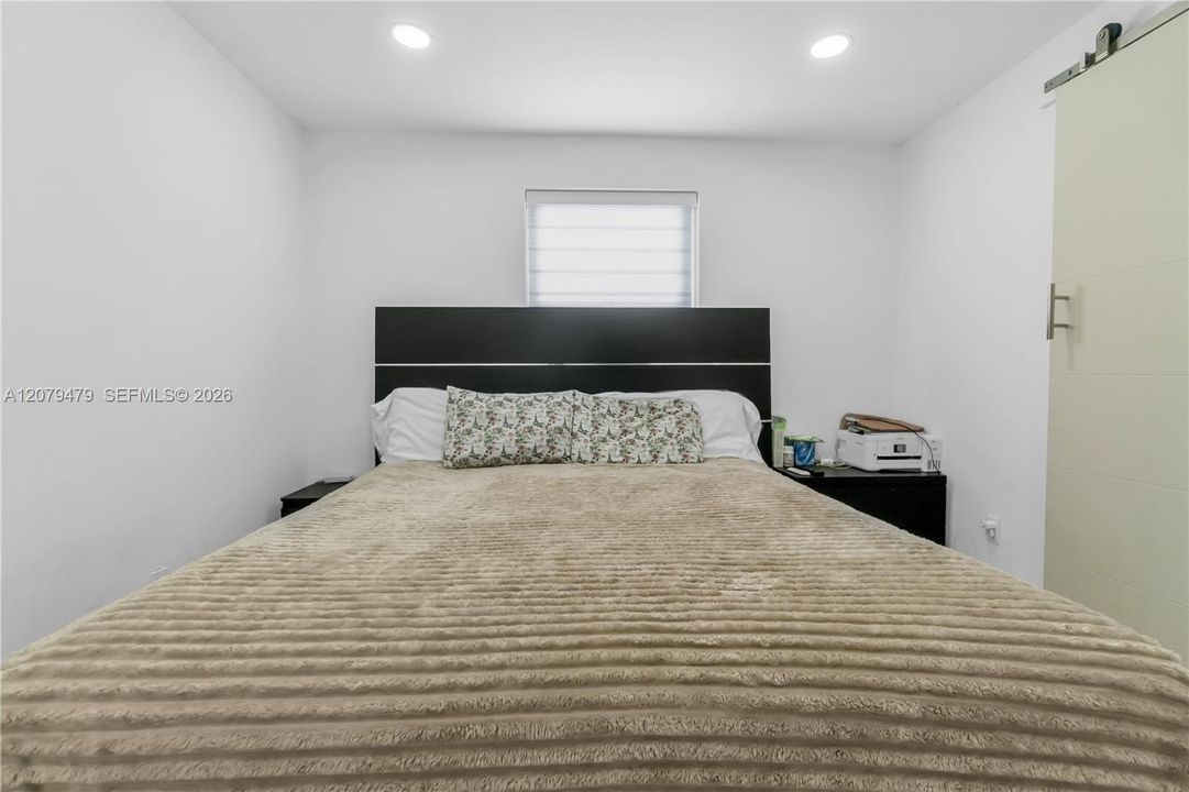 For Rent: $2,790 (2 beds, 1 baths, 720 Square Feet)