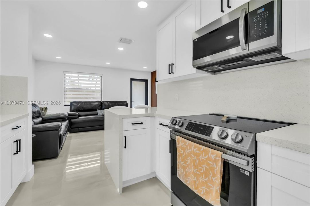 For Rent: $2,790 (2 beds, 1 baths, 720 Square Feet)
