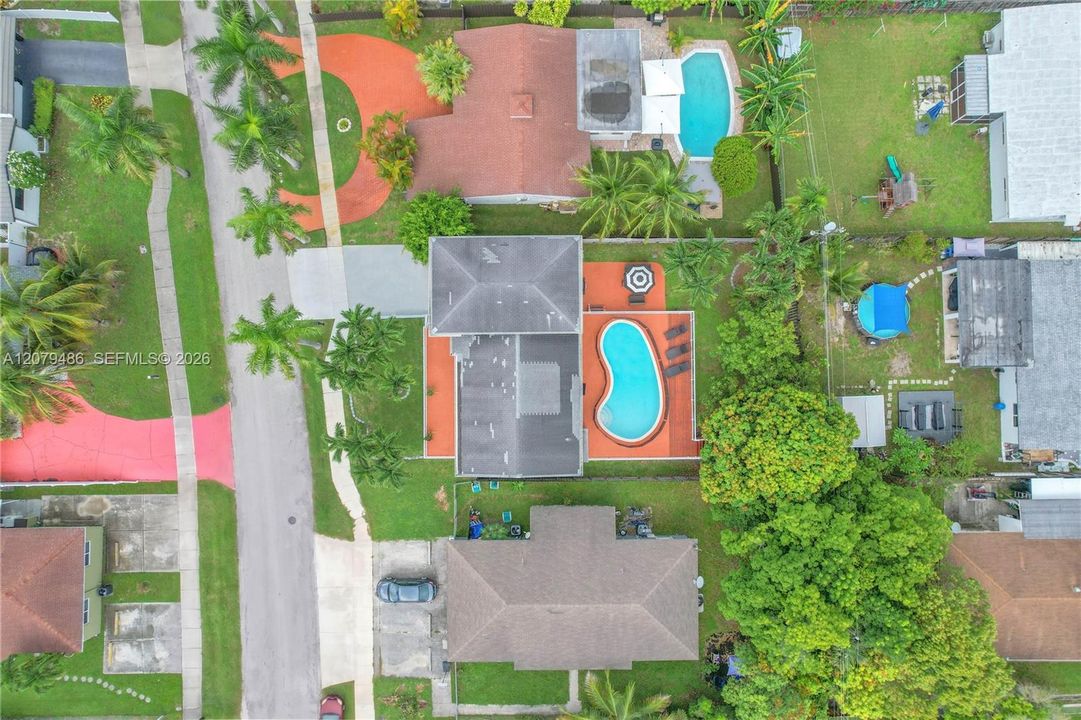 На продажу: $655,000 (3 спален, 2 ванн, 1230 Квадратных фут)