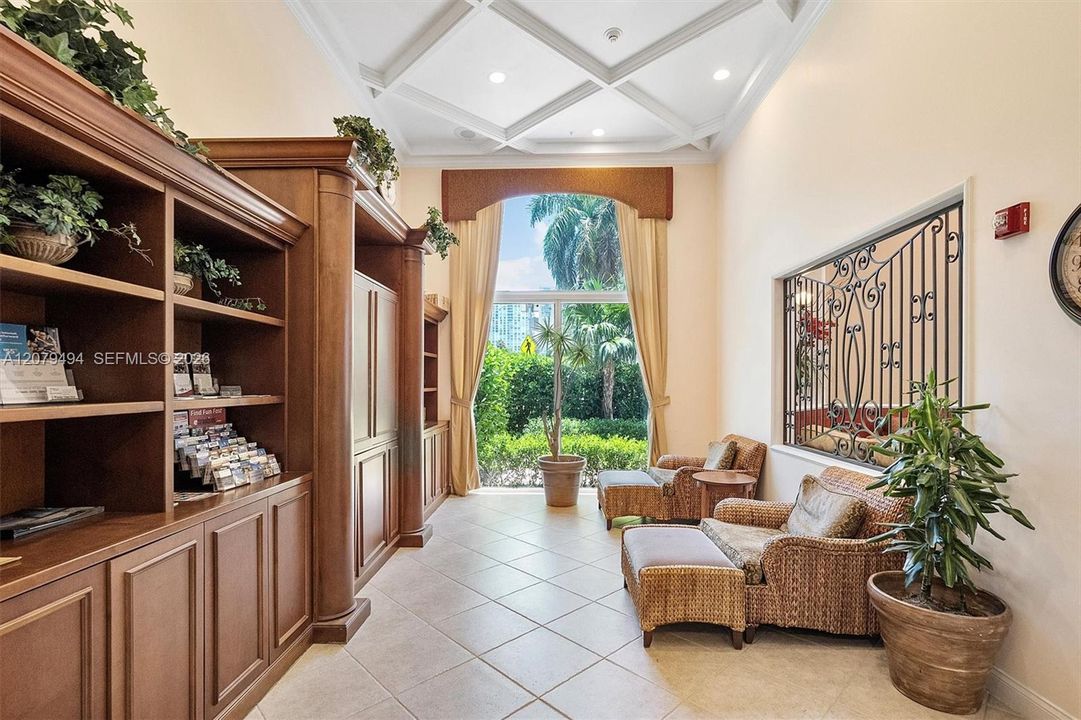 For Sale: $325,000 (1 beds, 1 baths, 673 Square Feet)