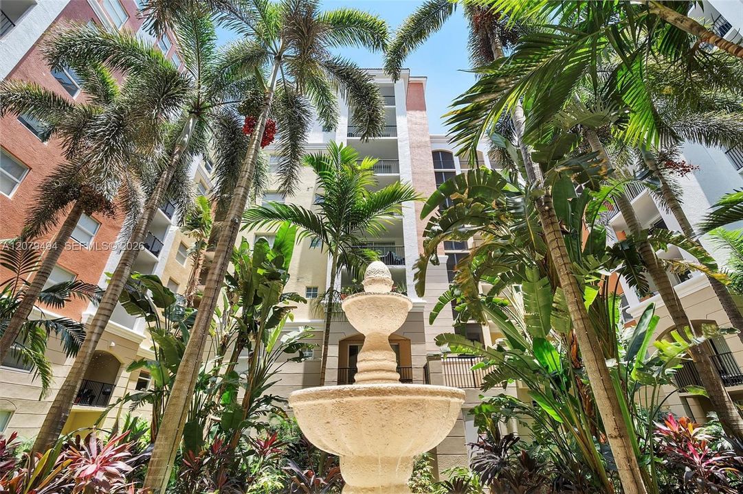 For Sale: $325,000 (1 beds, 1 baths, 673 Square Feet)