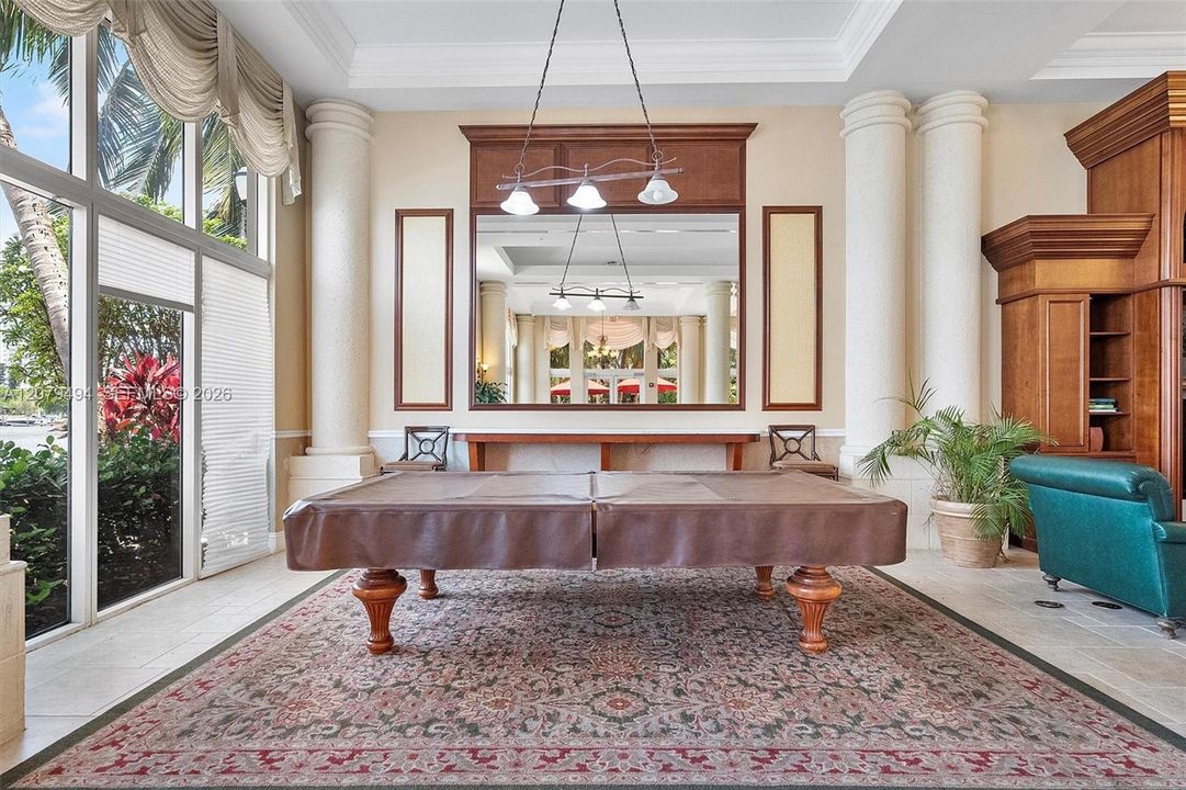 For Sale: $325,000 (1 beds, 1 baths, 673 Square Feet)
