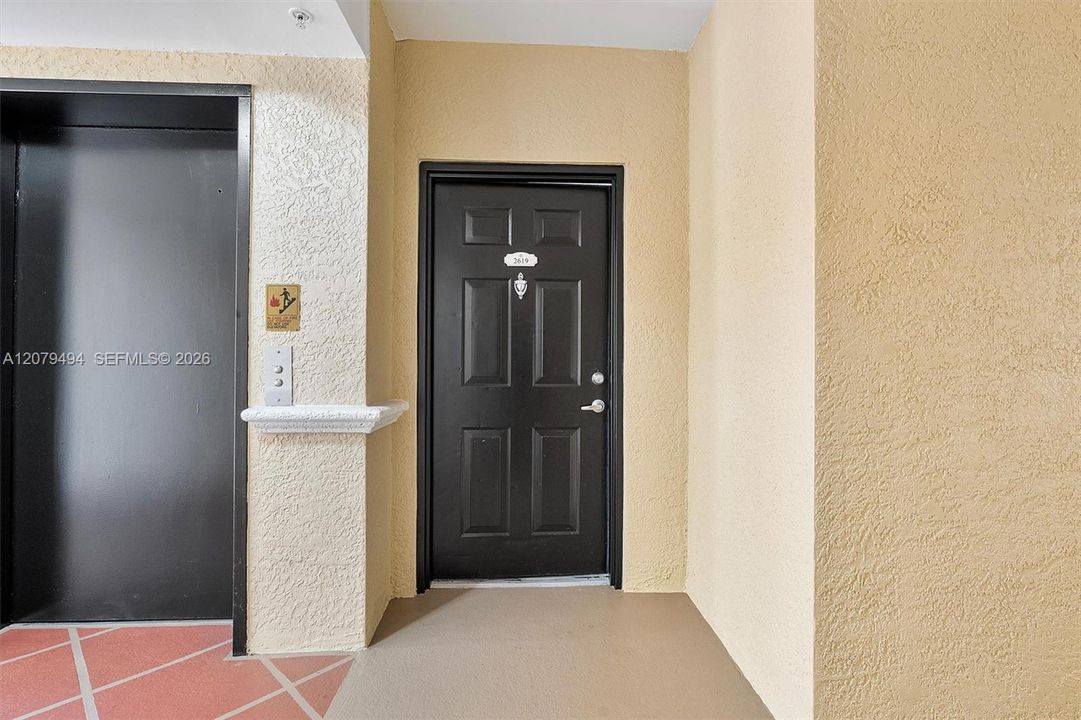 For Sale: $325,000 (1 beds, 1 baths, 673 Square Feet)