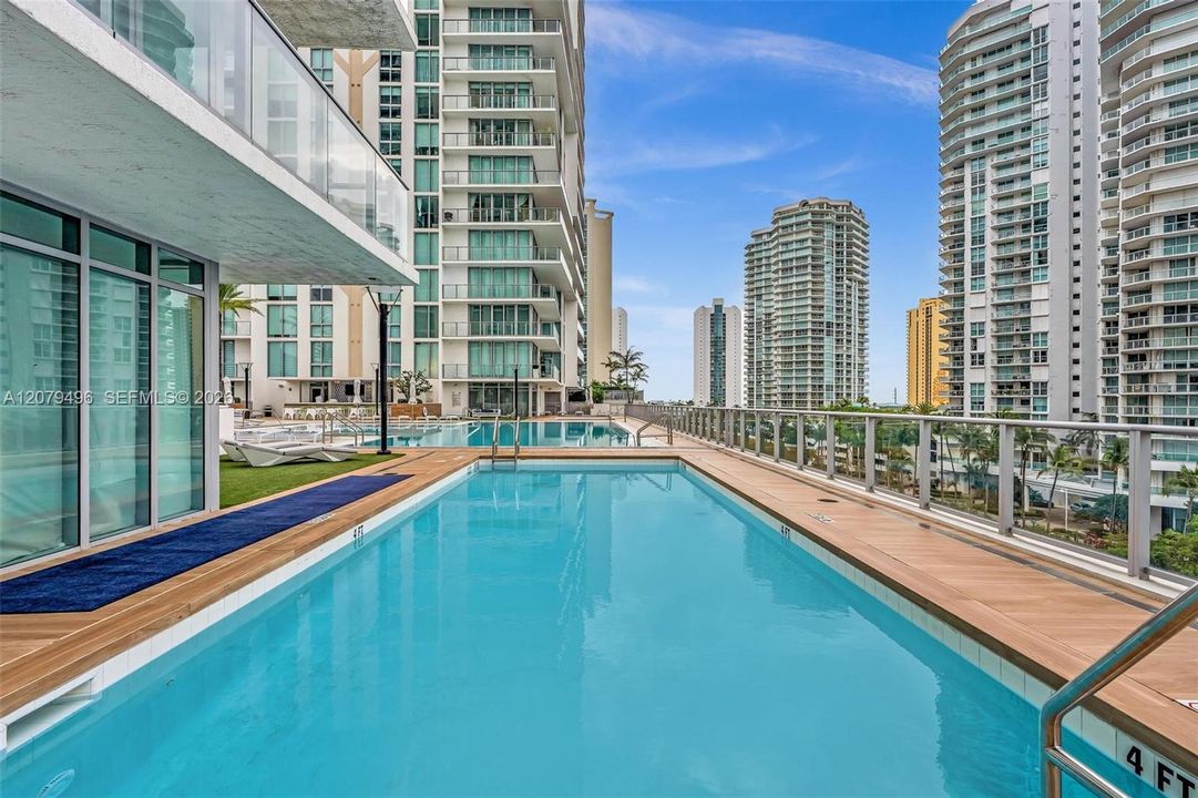 For Sale: $930,000 (3 beds, 3 baths, 1541 Square Feet)