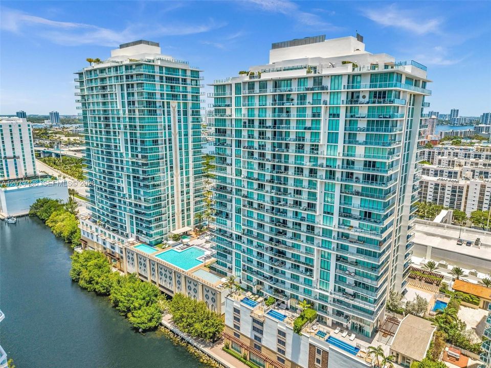 For Sale: $930,000 (3 beds, 3 baths, 1541 Square Feet)