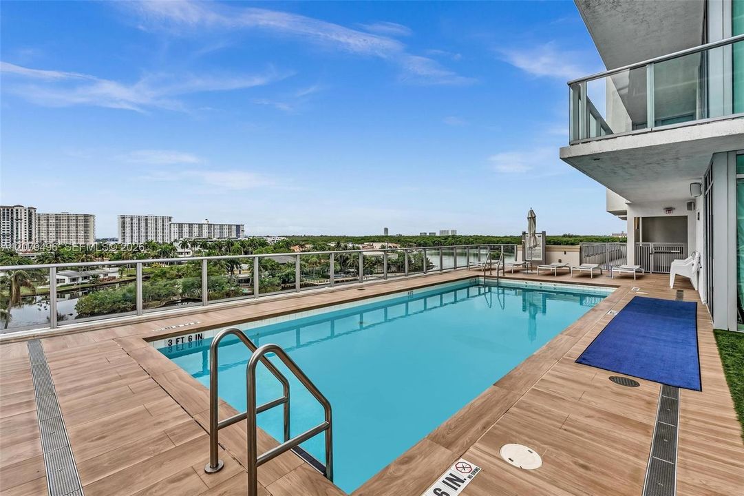 For Sale: $930,000 (3 beds, 3 baths, 1541 Square Feet)