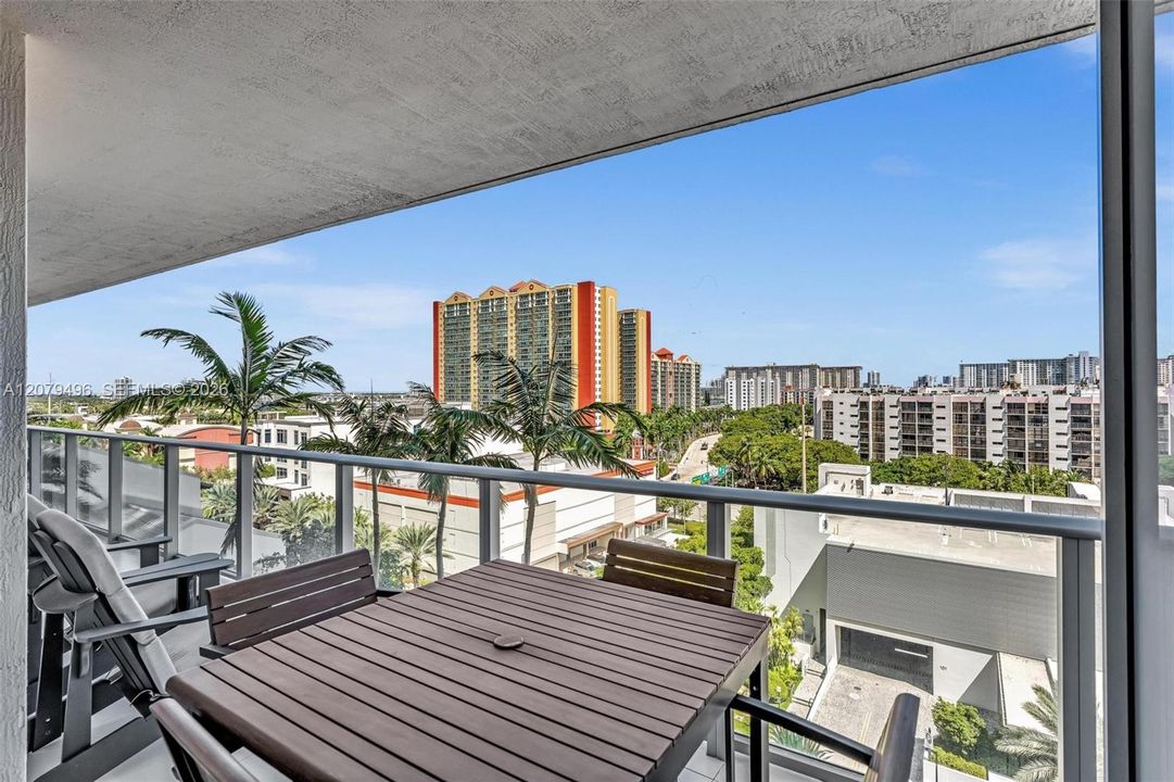For Sale: $930,000 (3 beds, 3 baths, 1541 Square Feet)