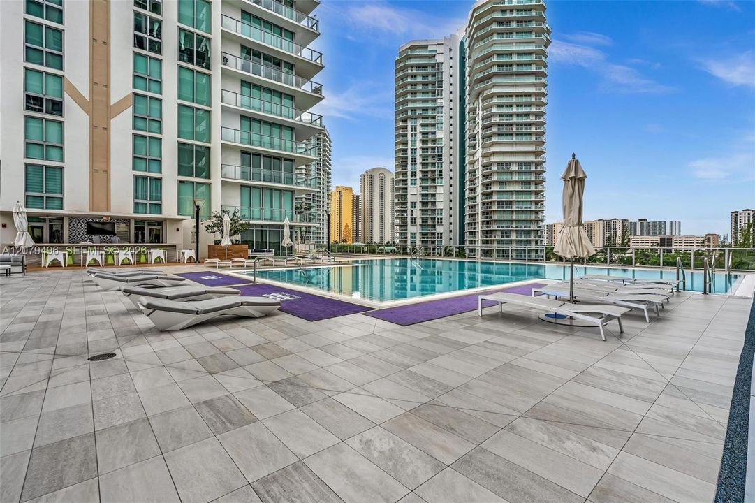 For Sale: $930,000 (3 beds, 3 baths, 1541 Square Feet)