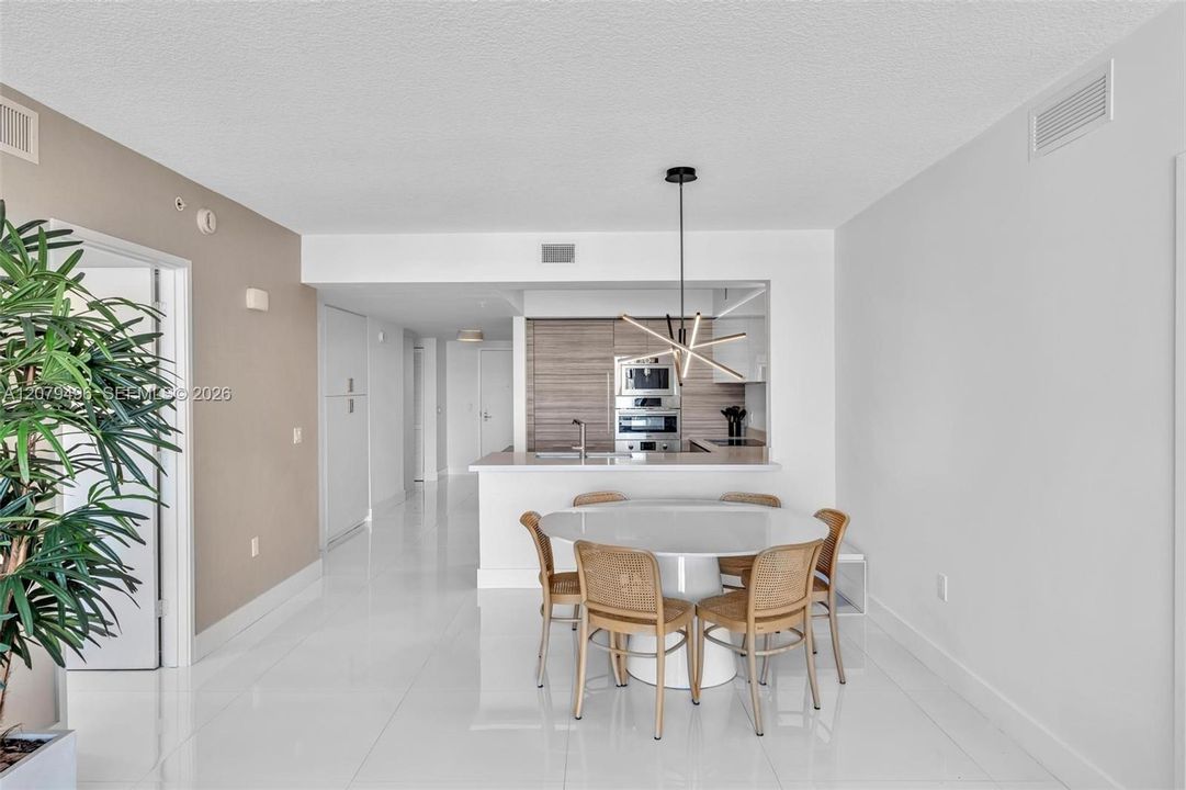 For Sale: $930,000 (3 beds, 3 baths, 1541 Square Feet)