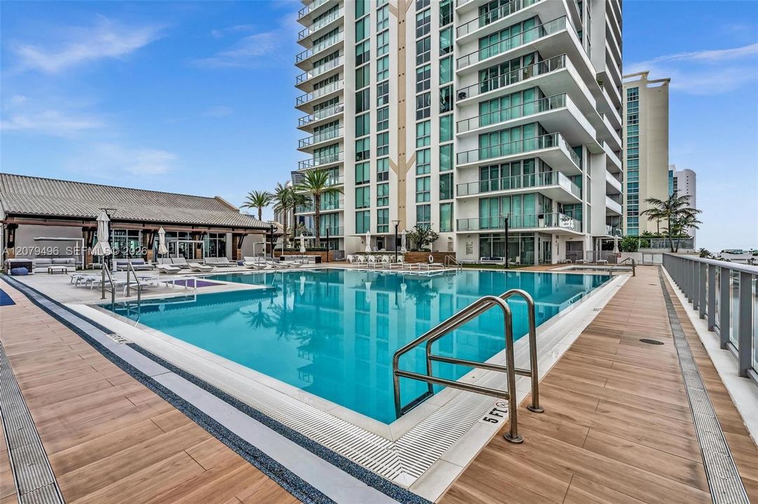 For Sale: $930,000 (3 beds, 3 baths, 1541 Square Feet)