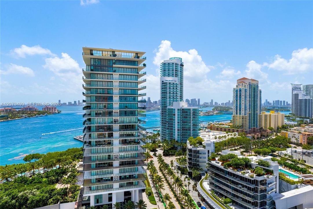 На продажу: $4,495,000 (3 спален, 2 ванн, 2340 Квадратных фут)