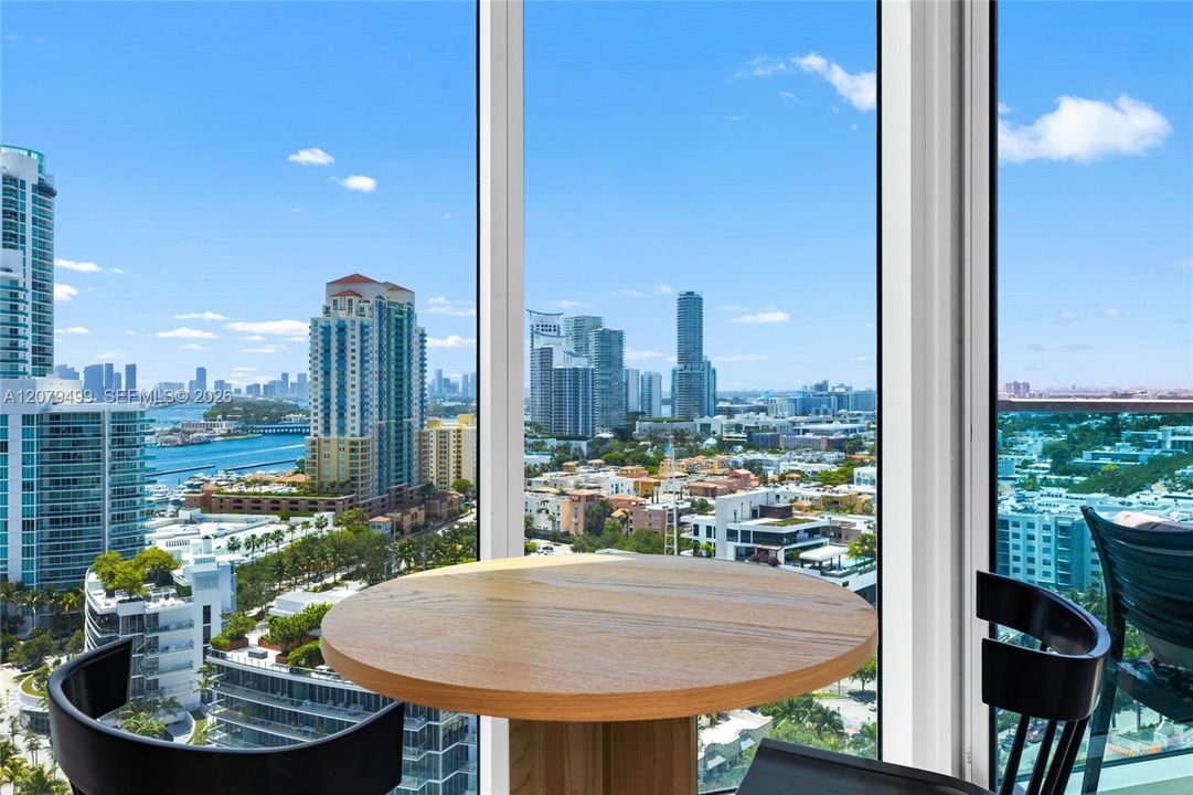 На продажу: $4,495,000 (3 спален, 2 ванн, 2340 Квадратных фут)
