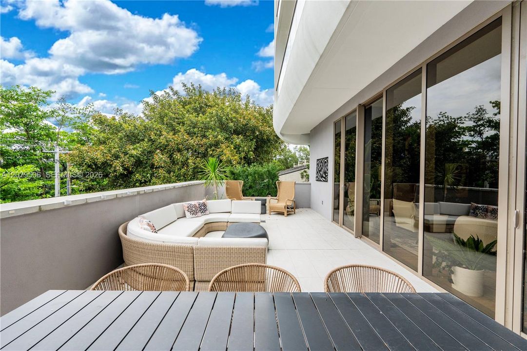 En Venta: $2,500,000 (2 camas, 2 baños, 1529 Pies cuadrados)