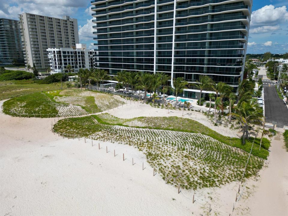 Expansive Beach
