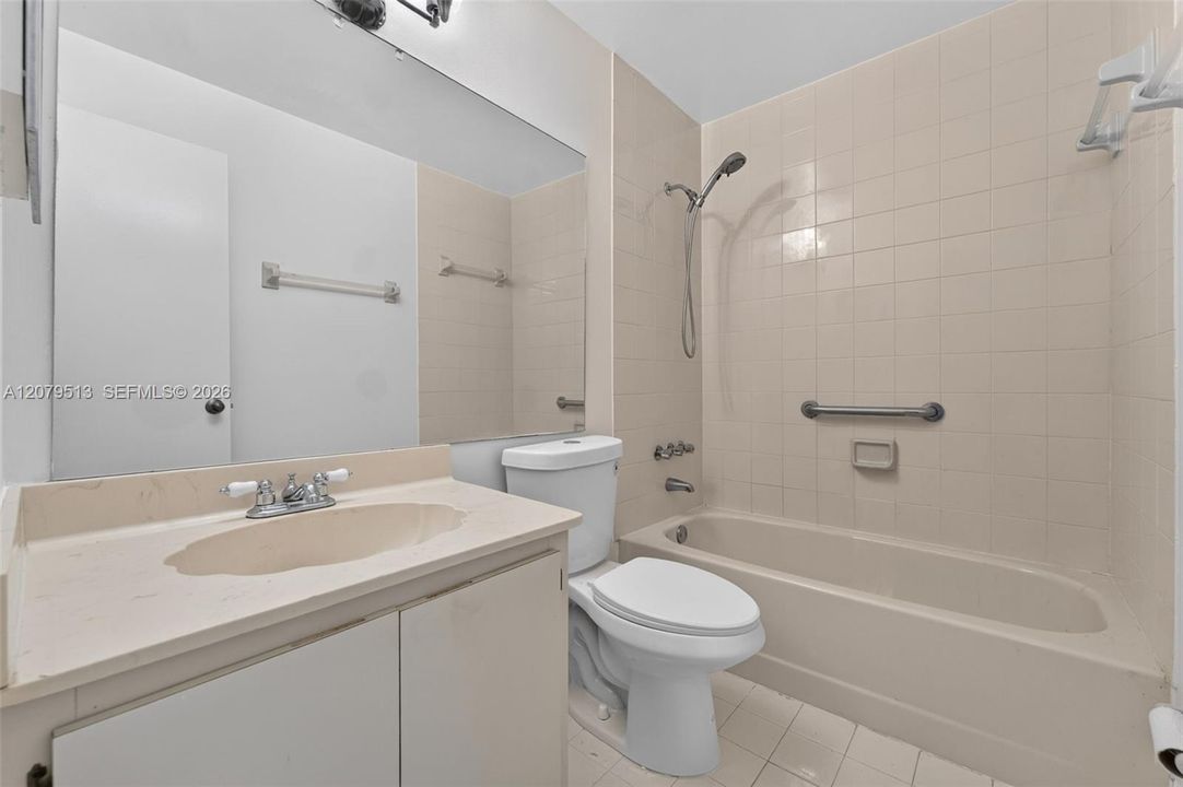 На продажу: $419,900 (2 спален, 2 ванн, 1206 Квадратных фут)