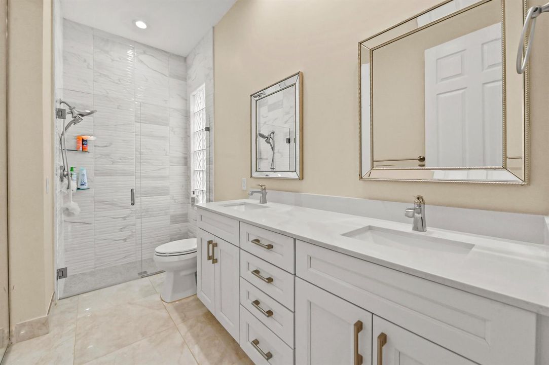 24 Bathroom 02