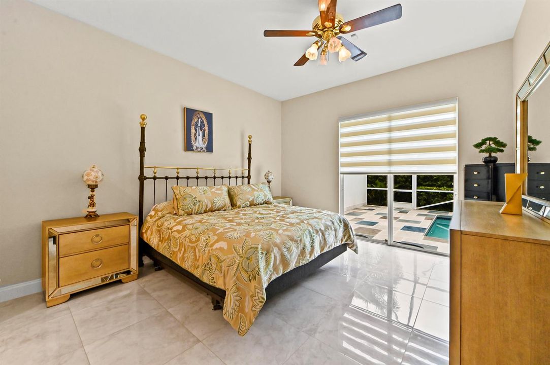 20 Bedroom 01