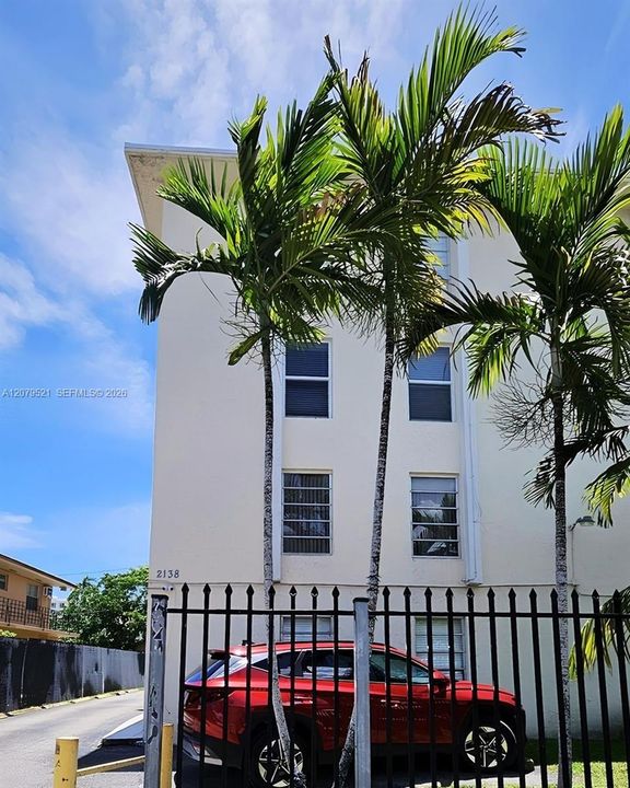 En Venta: $250,000 (2 camas, 1 baños, 770 Pies cuadrados)