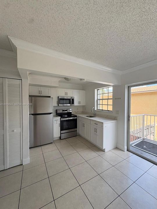 For Rent: $2,250 (2 beds, 2 baths, 824 Square Feet)