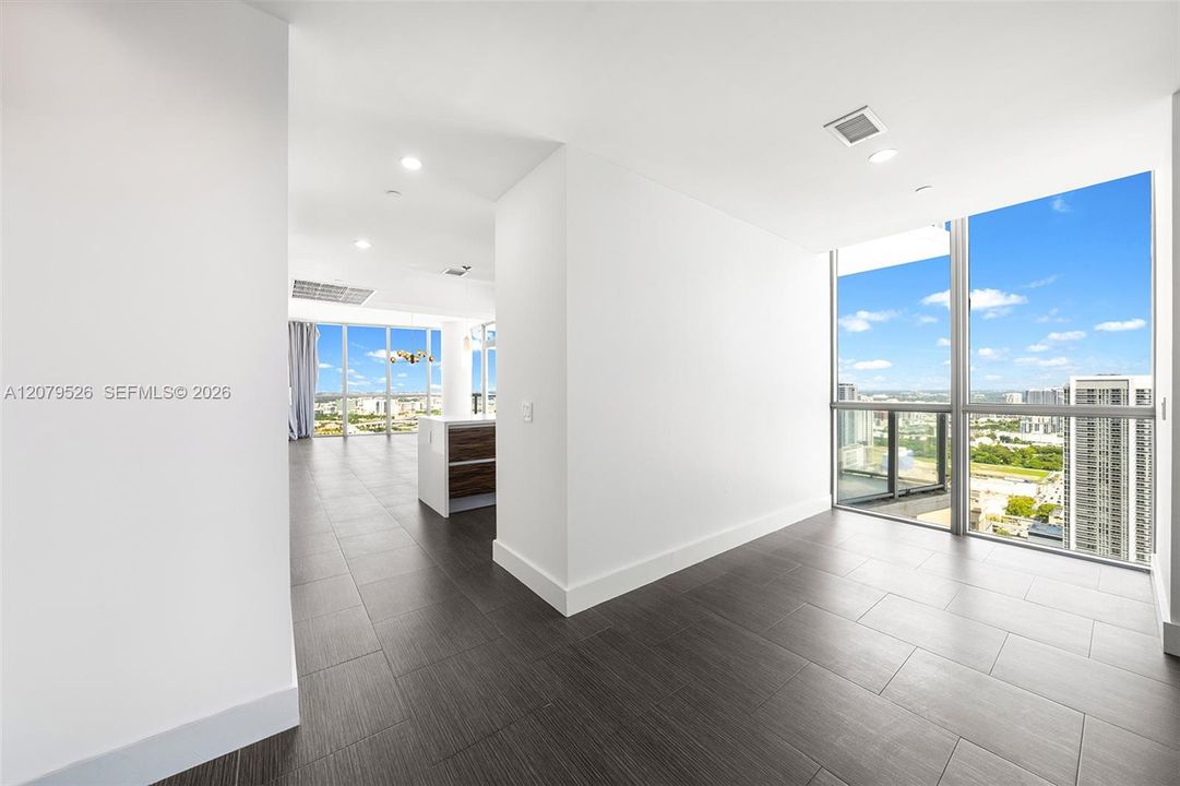 Recently Rented: $7,400 (2 beds, 2 baths, 1647 Square Feet)