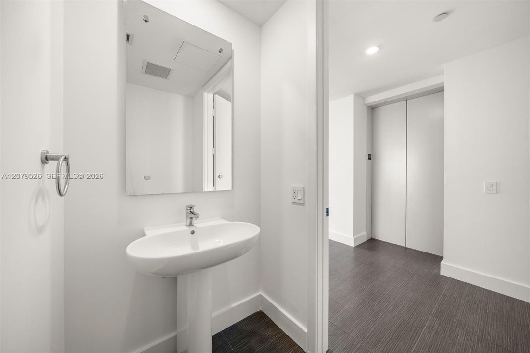 Recently Rented: $7,400 (2 beds, 2 baths, 1647 Square Feet)