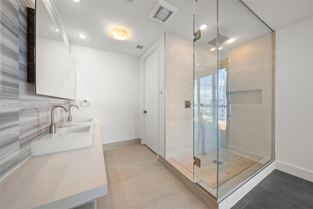 Recently Rented: $7,400 (2 beds, 2 baths, 1647 Square Feet)