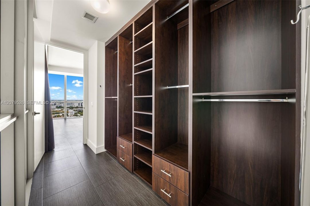 Recently Rented: $7,400 (2 beds, 2 baths, 1647 Square Feet)