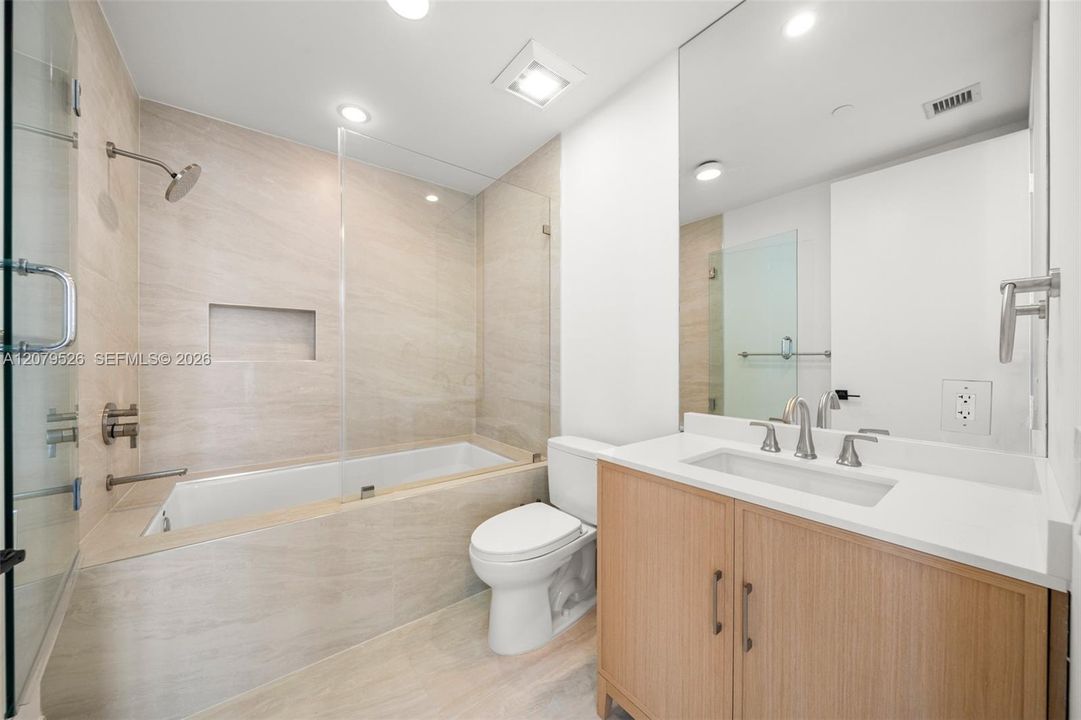 Recently Rented: $7,400 (2 beds, 2 baths, 1647 Square Feet)