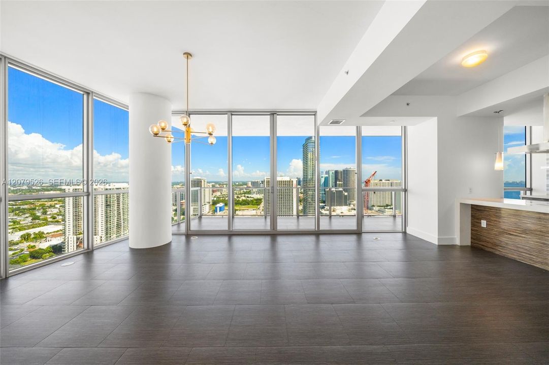 Recently Rented: $7,400 (2 beds, 2 baths, 1647 Square Feet)