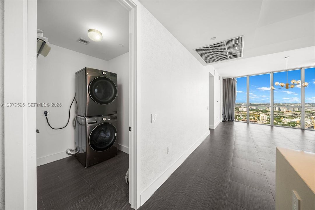 Recently Rented: $7,400 (2 beds, 2 baths, 1647 Square Feet)