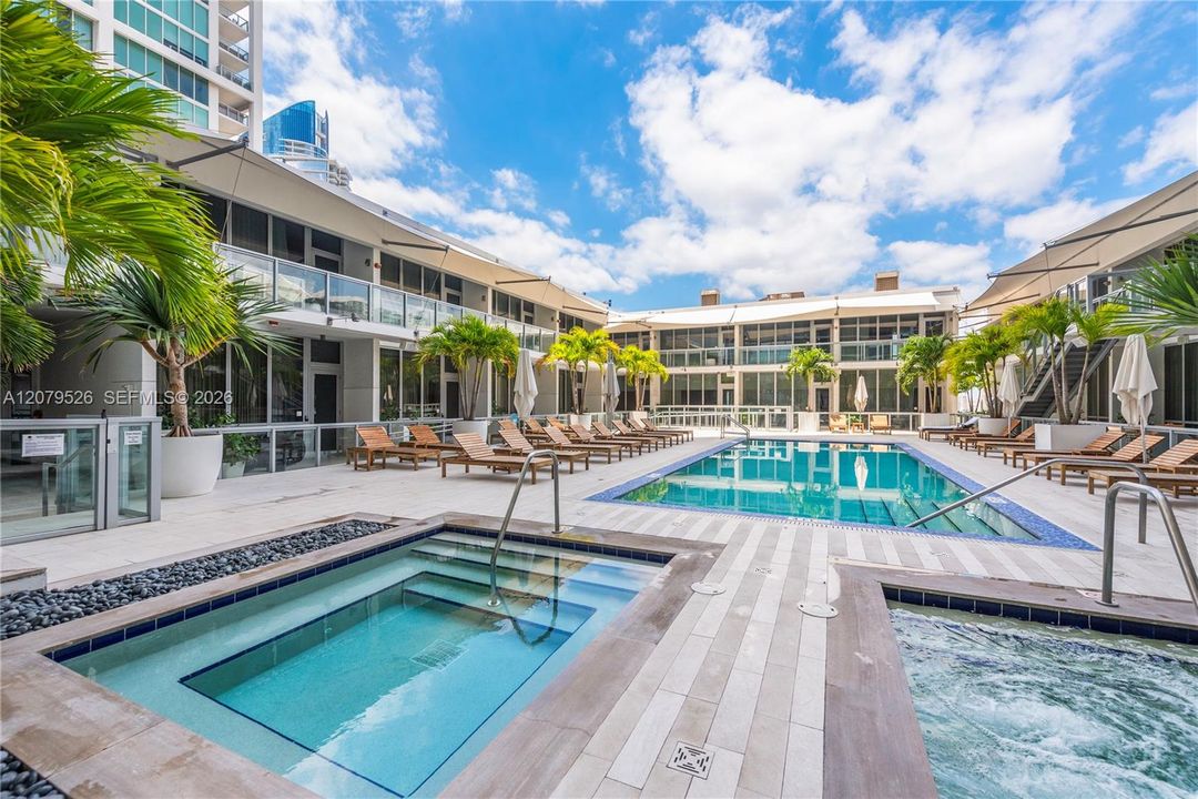 Recently Rented: $7,400 (2 beds, 2 baths, 1647 Square Feet)
