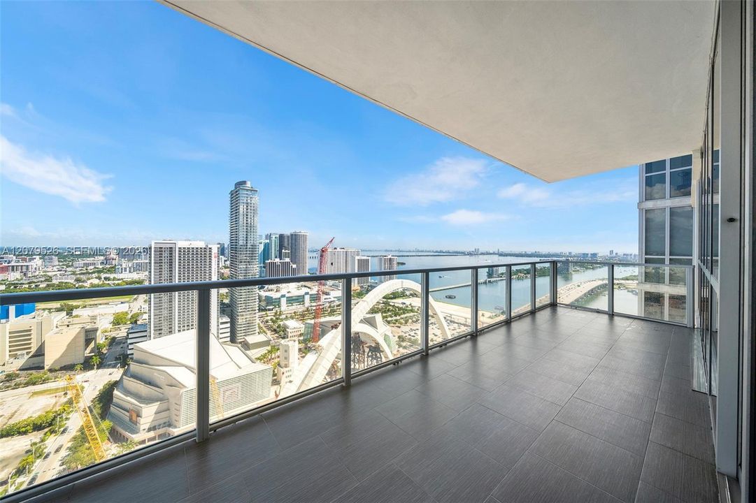 Recently Rented: $7,400 (2 beds, 2 baths, 1647 Square Feet)