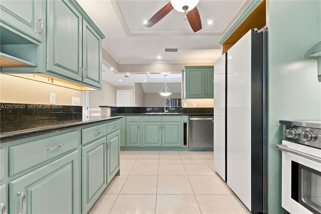 For Sale: $375,000 (2 beds, 2 baths, 1455 Square Feet)