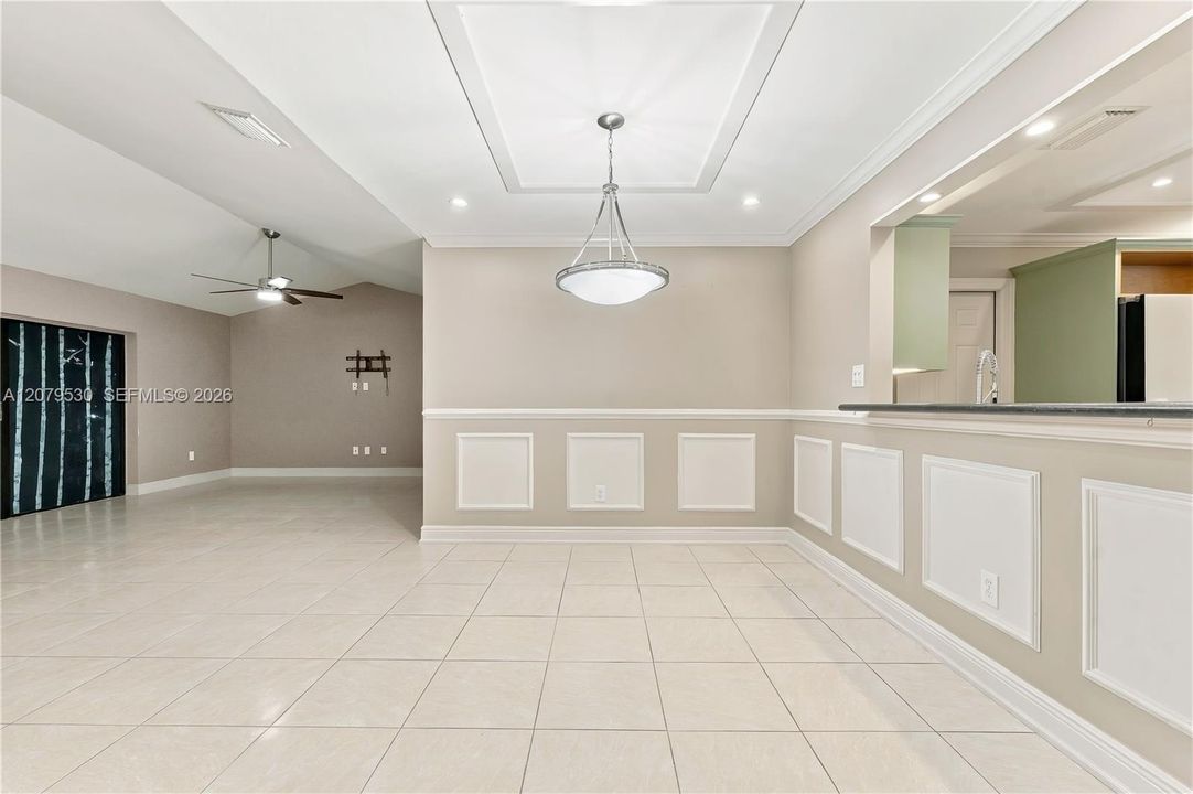 For Sale: $375,000 (2 beds, 2 baths, 1455 Square Feet)