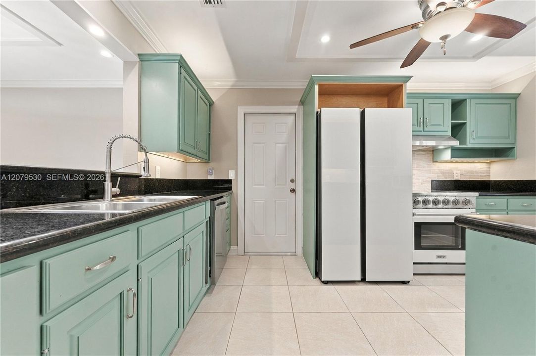 For Sale: $375,000 (2 beds, 2 baths, 1455 Square Feet)