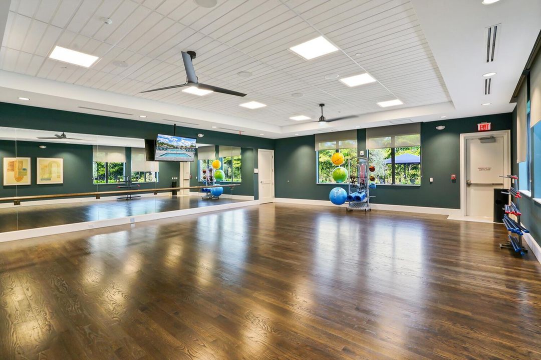 DANCE STUDIO