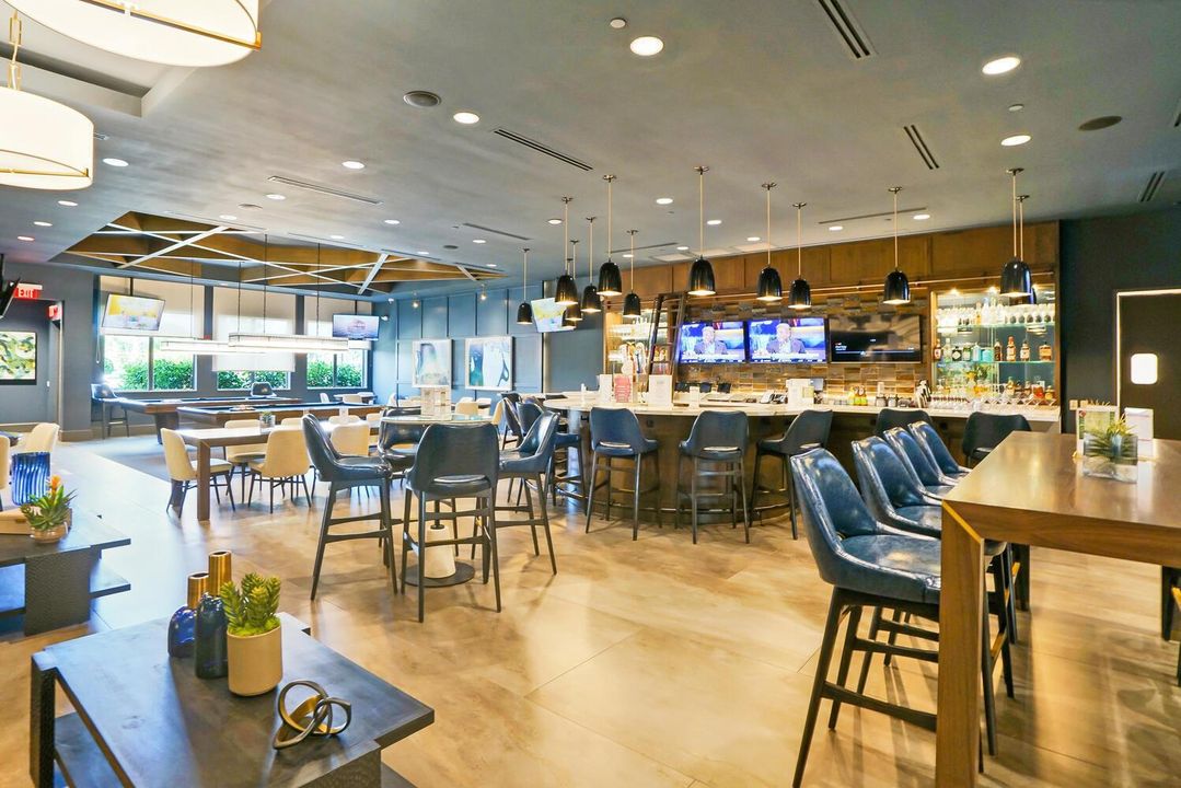 SPORTS LOUNGE
