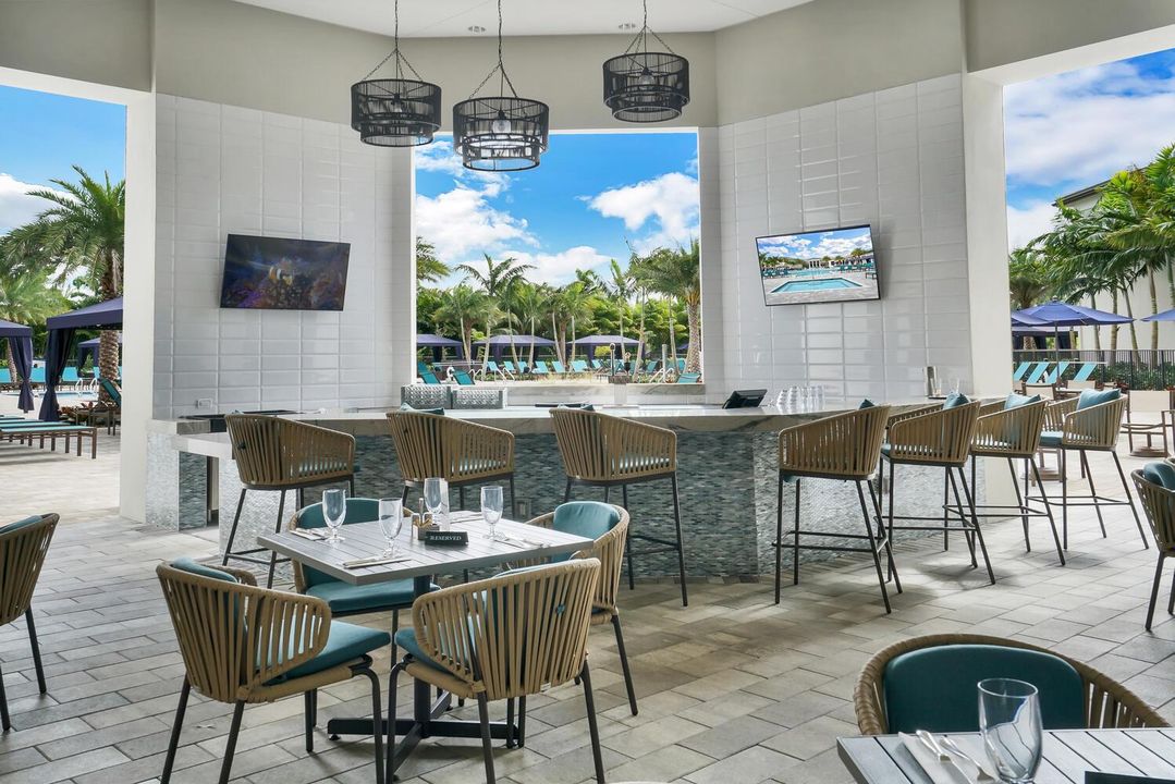 OUTDOOR RESTAURANT BAR