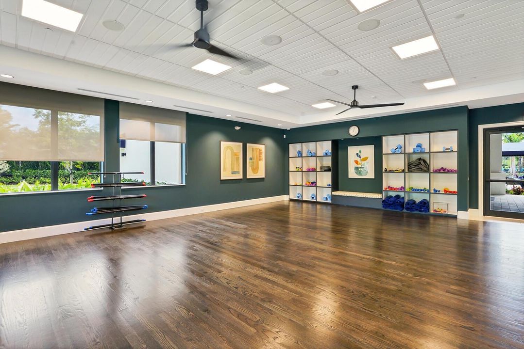 DANCE STUDIO