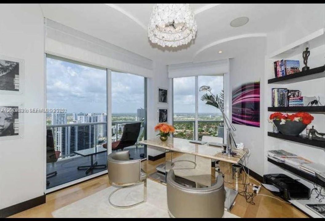 For Rent: $25,000 (5 beds, 4 baths, 4690 Square Feet)