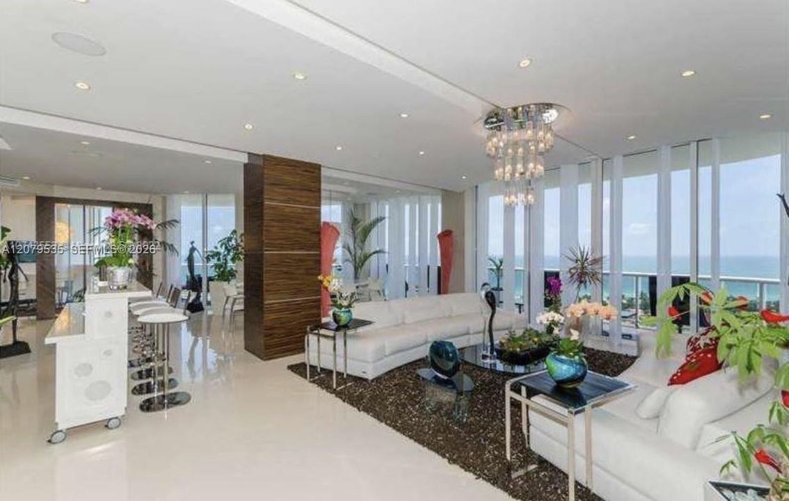 For Rent: $25,000 (5 beds, 4 baths, 4690 Square Feet)