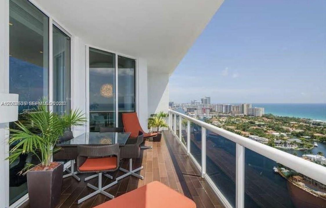 For Rent: $25,000 (5 beds, 4 baths, 4690 Square Feet)