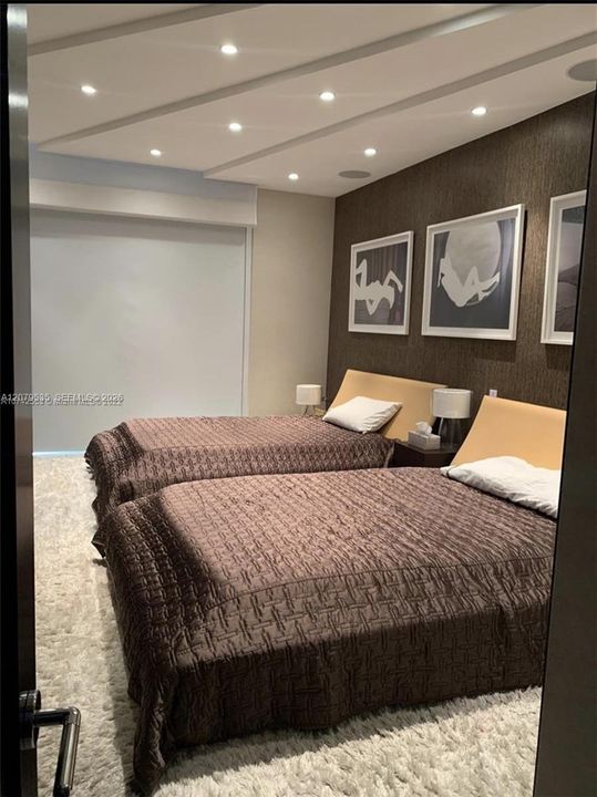 For Rent: $25,000 (5 beds, 4 baths, 4690 Square Feet)