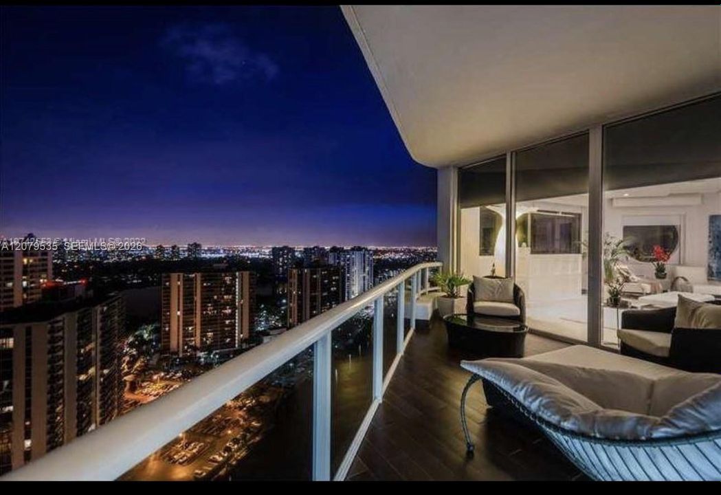 For Rent: $25,000 (5 beds, 4 baths, 4690 Square Feet)