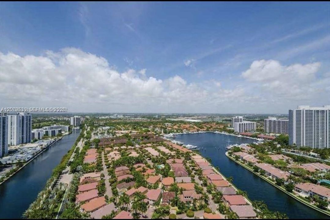 For Rent: $25,000 (5 beds, 4 baths, 4690 Square Feet)