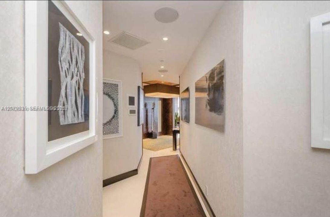 For Rent: $25,000 (5 beds, 4 baths, 4690 Square Feet)