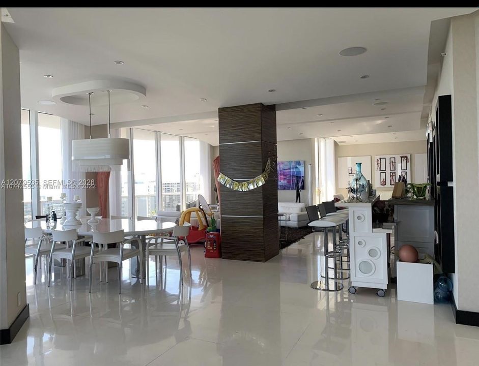 For Rent: $25,000 (5 beds, 4 baths, 4690 Square Feet)